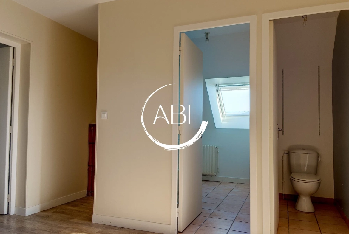 Maison de 115 m² avec 3 chambres et grand terrain à Joué du Bois 