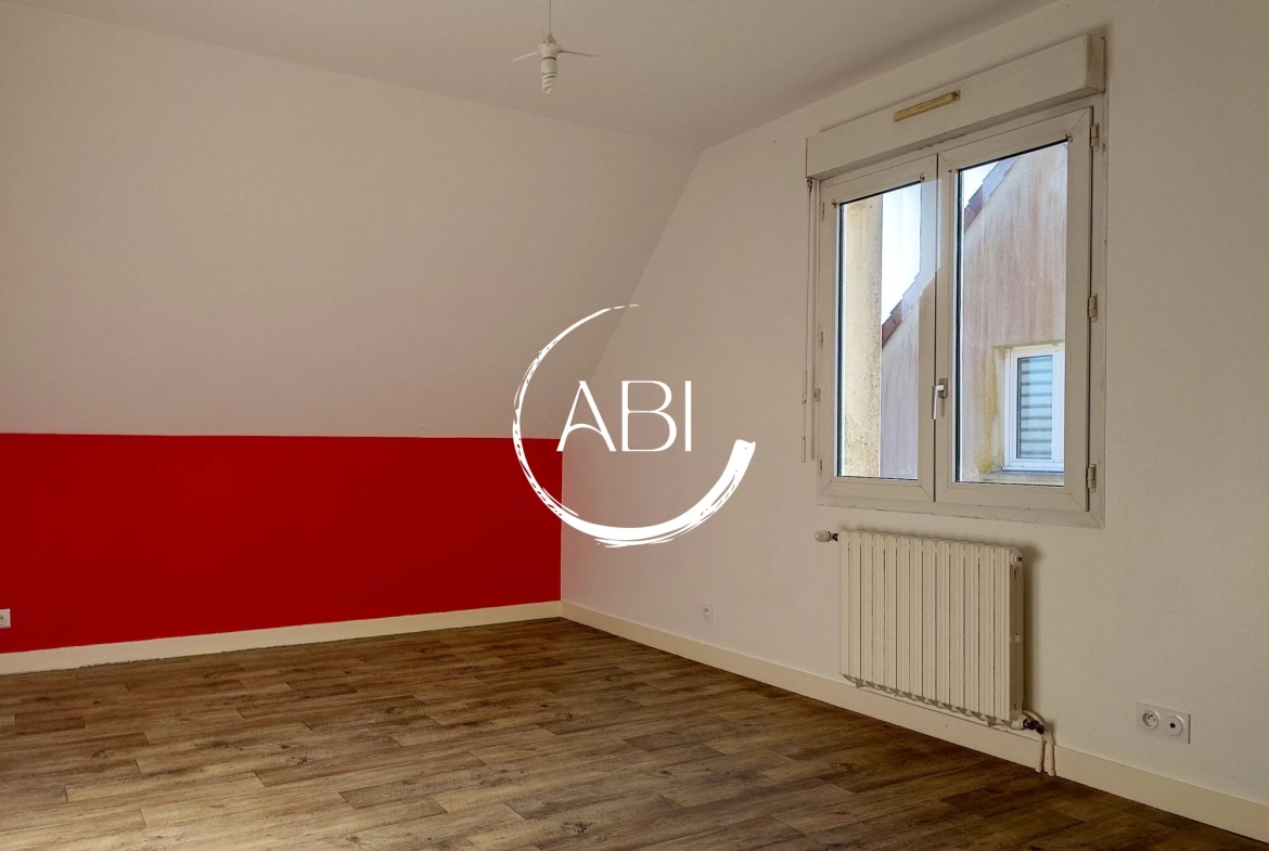 Maison de 115 m² avec 3 chambres et grand terrain à Joué du Bois 