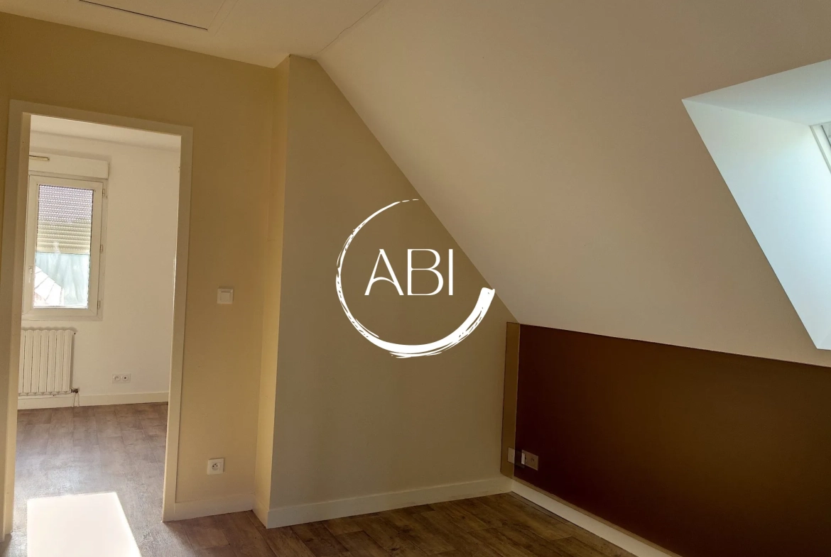 Maison de 115 m² avec 3 chambres et grand terrain à Joué du Bois 