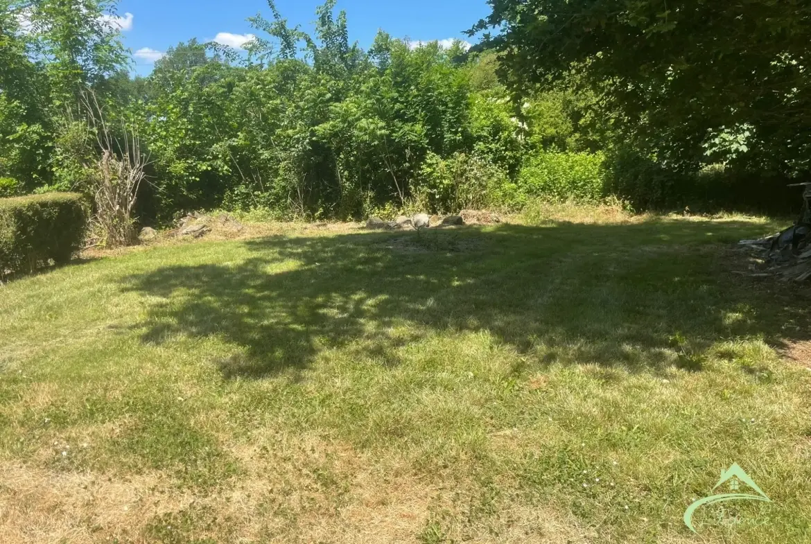 Maison à vendre à Chabrac avec 3 chambres, terrasse et potentiel de rénovation 
