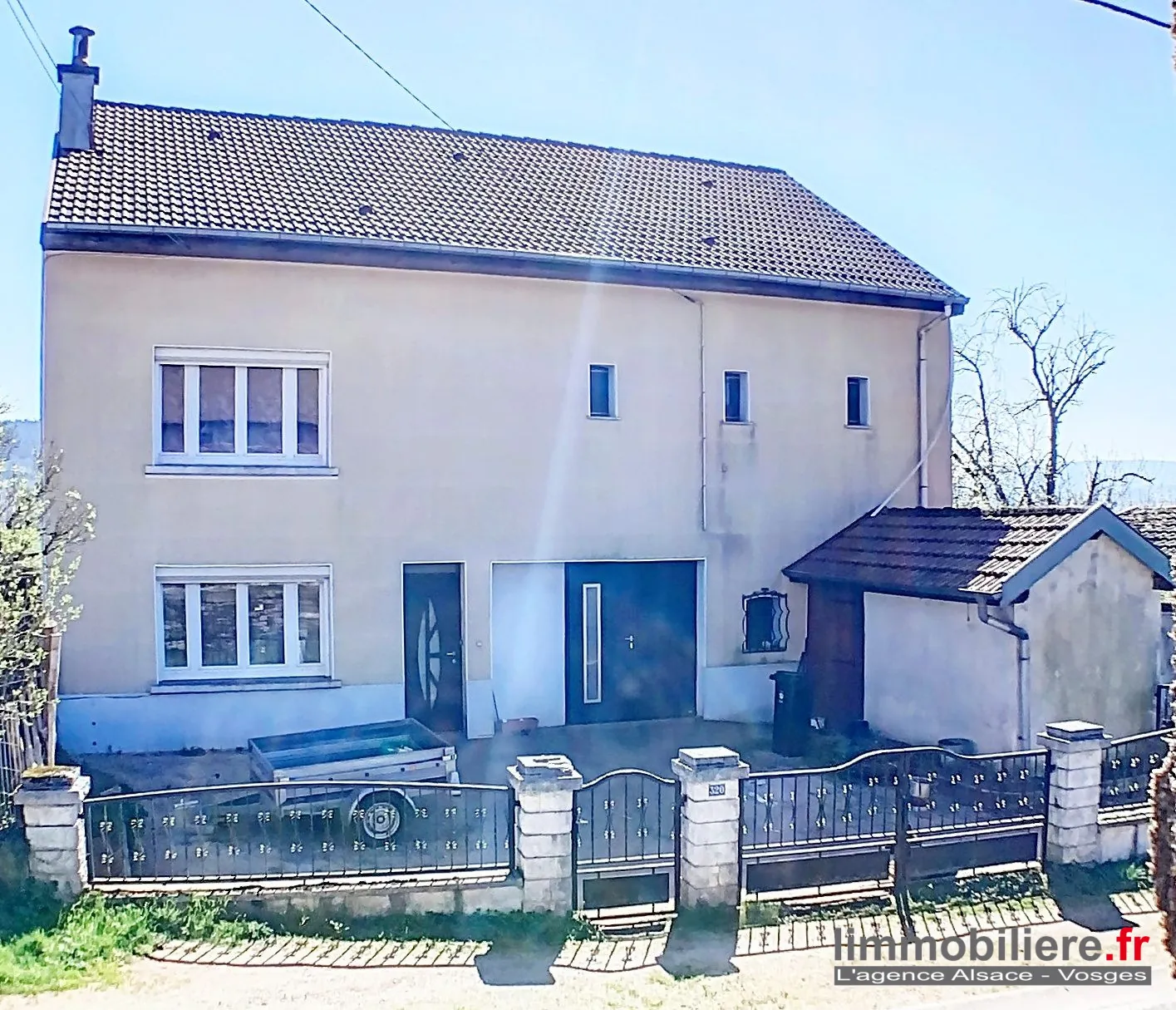 Maison à vendre à La Houssière avec vue panoramique, jardin et garage 