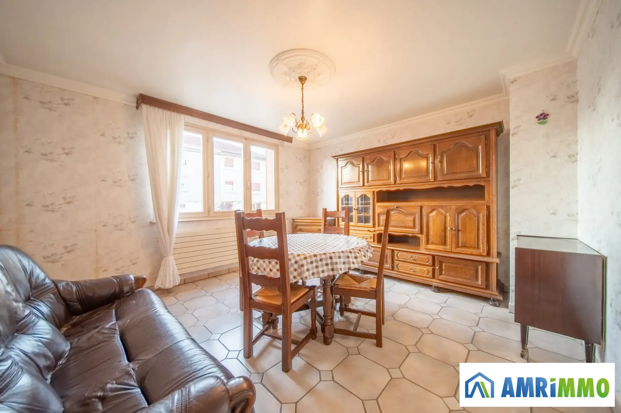 Maison à Villerupt avec grand jardin, 3 chambres, terrasse et stationnements 