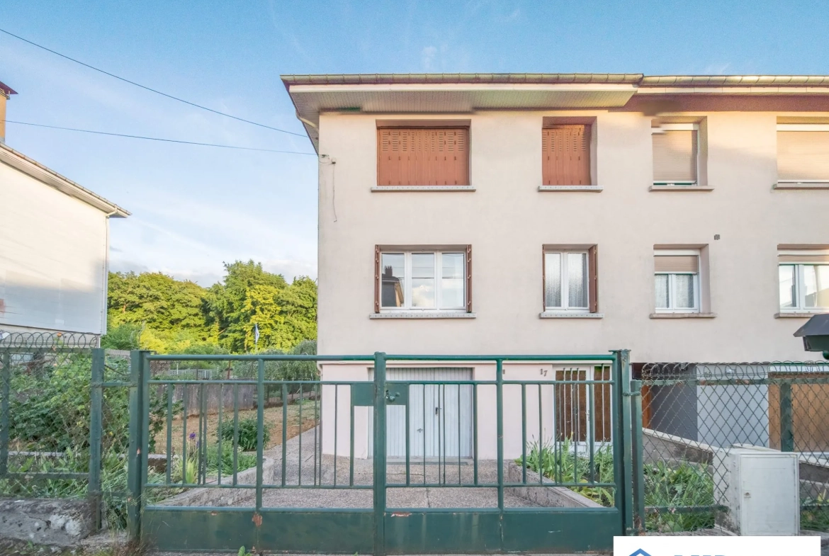 Maison à Villerupt avec grand jardin, 3 chambres, terrasse et stationnements 
