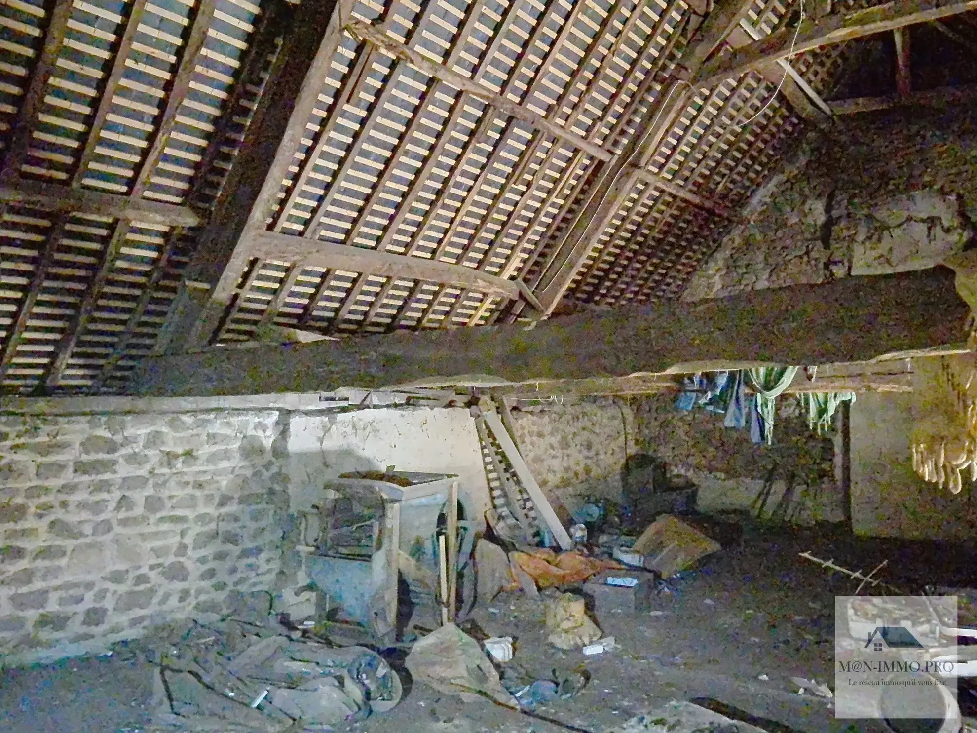 Longère en pierres à rénover à Chauvigne, exposition plein sud, proche Rennes 