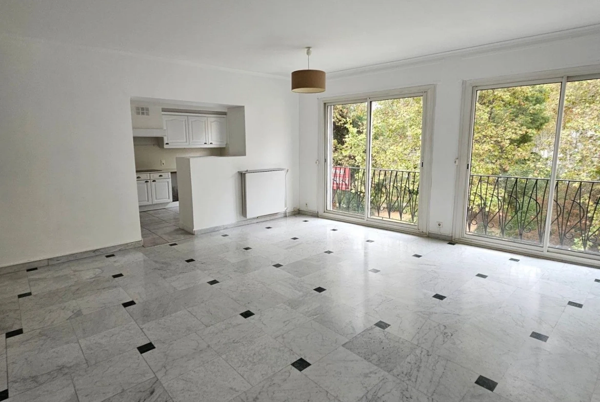 Appartement T5 lumineux avec vue sur parc à Narbonne 