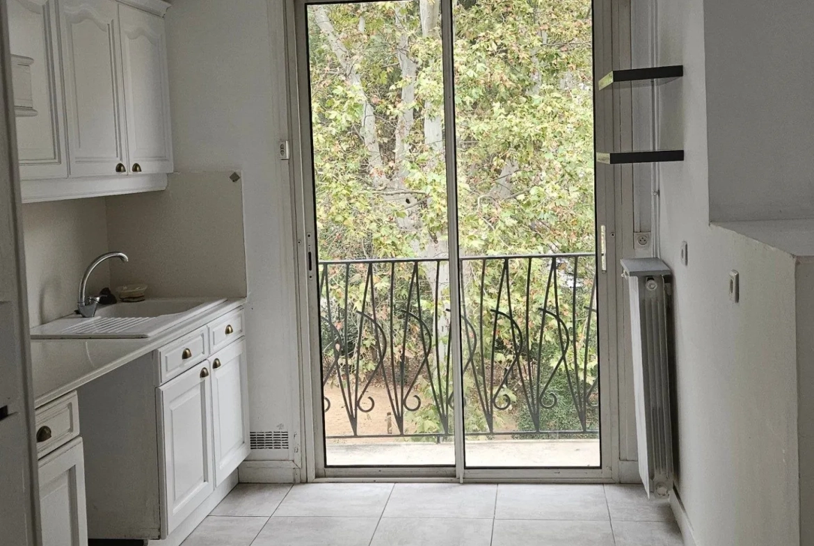 Appartement T5 lumineux avec vue sur parc à Narbonne 