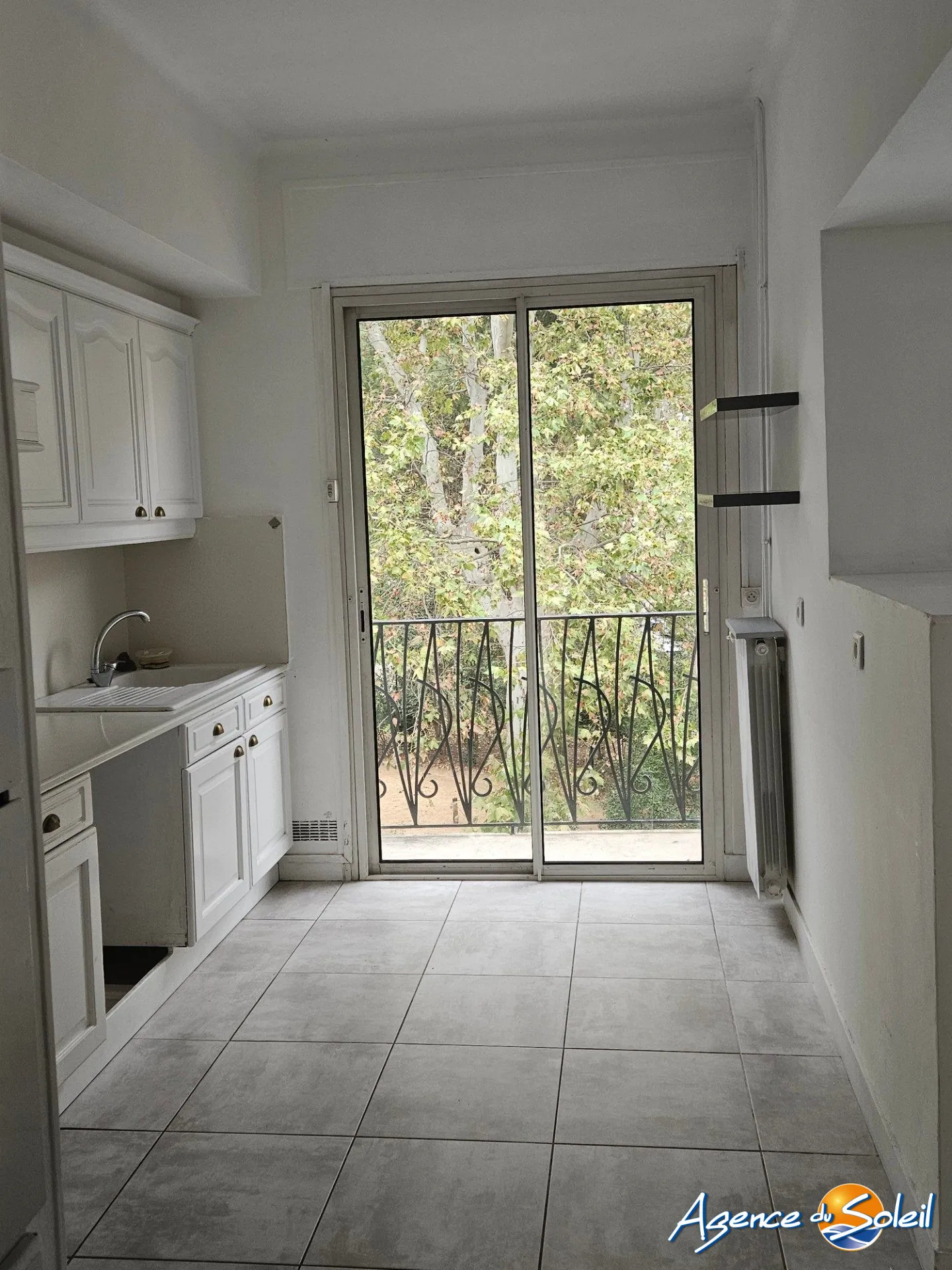 Appartement T5 lumineux avec vue sur parc à Narbonne 