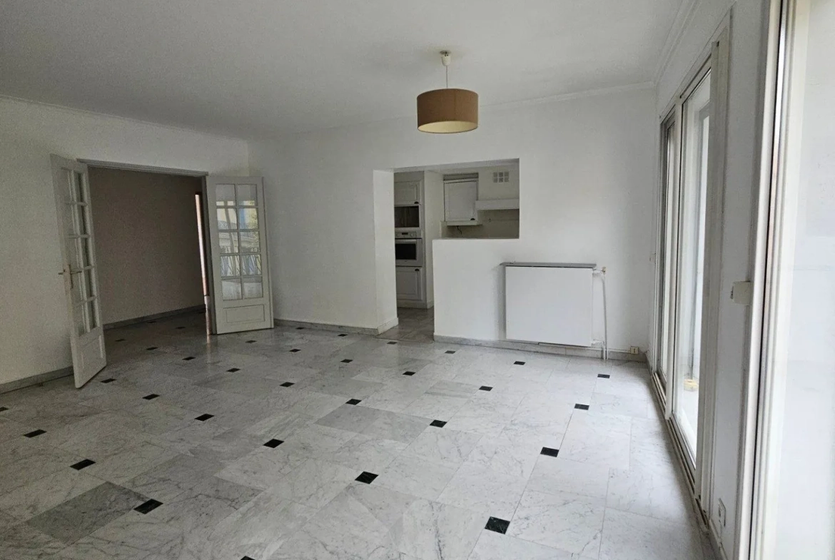 Appartement T5 lumineux avec vue sur parc à Narbonne 