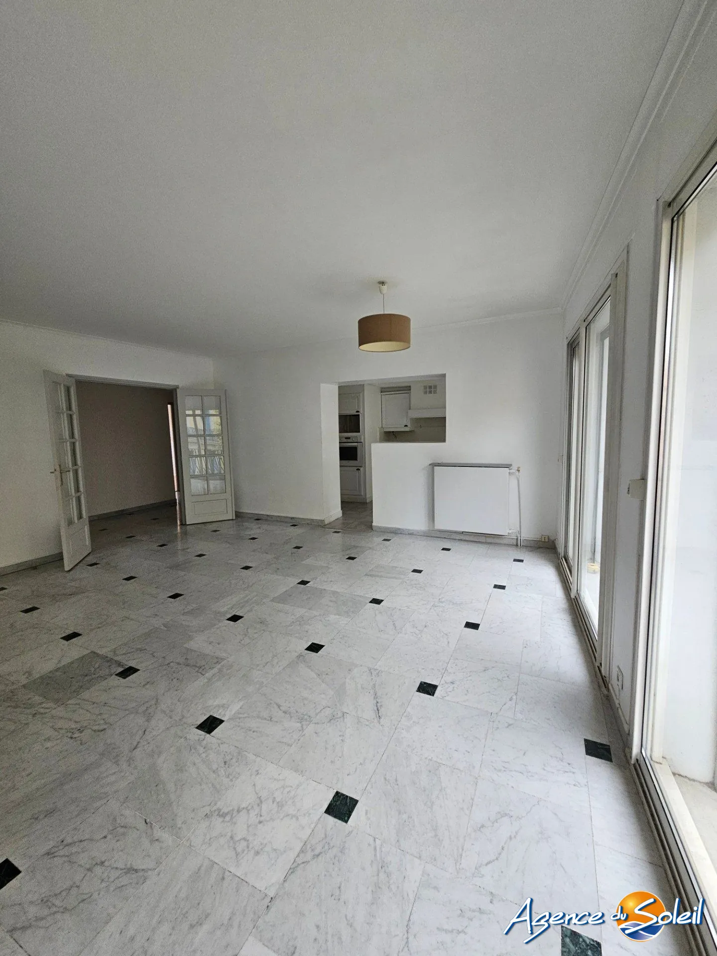 Appartement T5 lumineux avec vue sur parc à Narbonne 