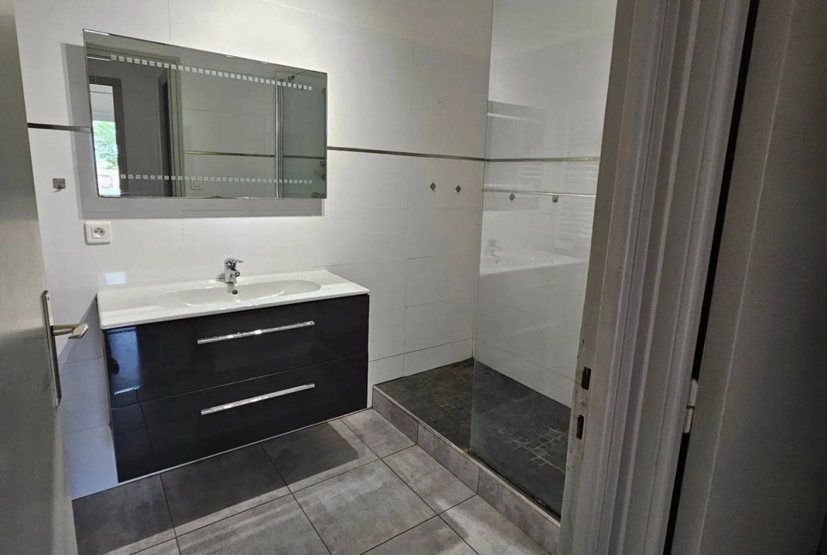 Appartement T5 lumineux avec vue sur parc à Narbonne 