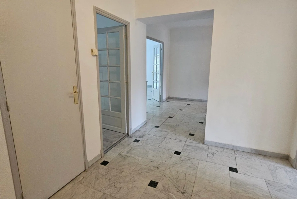 Appartement T5 lumineux avec vue sur parc à Narbonne 