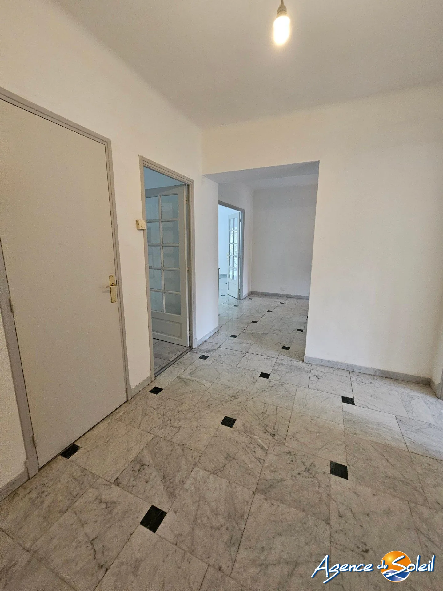 Appartement T5 lumineux avec vue sur parc à Narbonne 