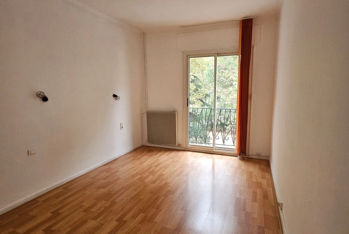 Appartement T5 lumineux avec vue sur parc à Narbonne 
