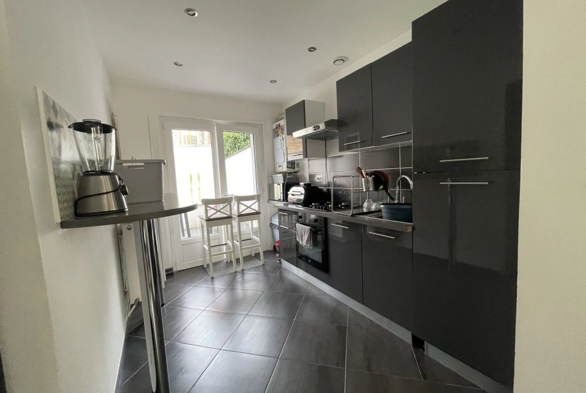 Maison à vendre à Faches-Thumesnil – 73 m², 6 pièces, jardin, proximité commodités 