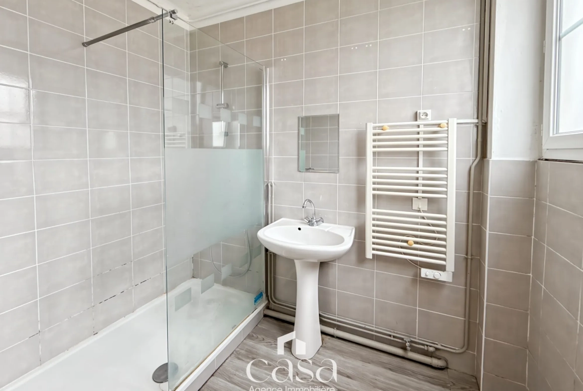 Appartement 3 pièces à Falaise en centre-ville avec cave et chauffage électrique 