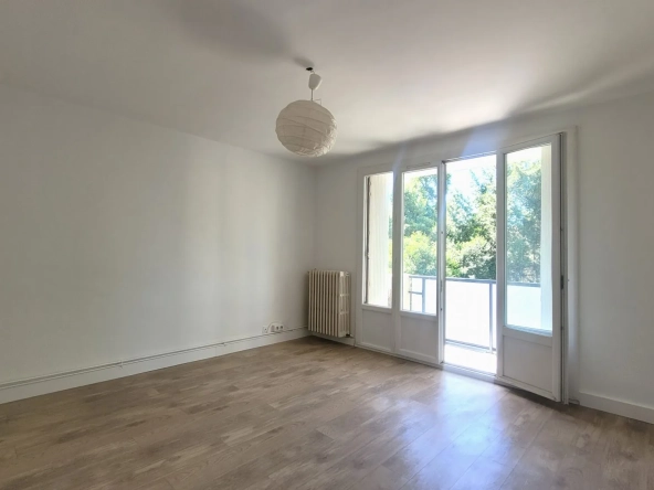 Appartement T3 avec garage et Balcons à Montpellier La Chamberte