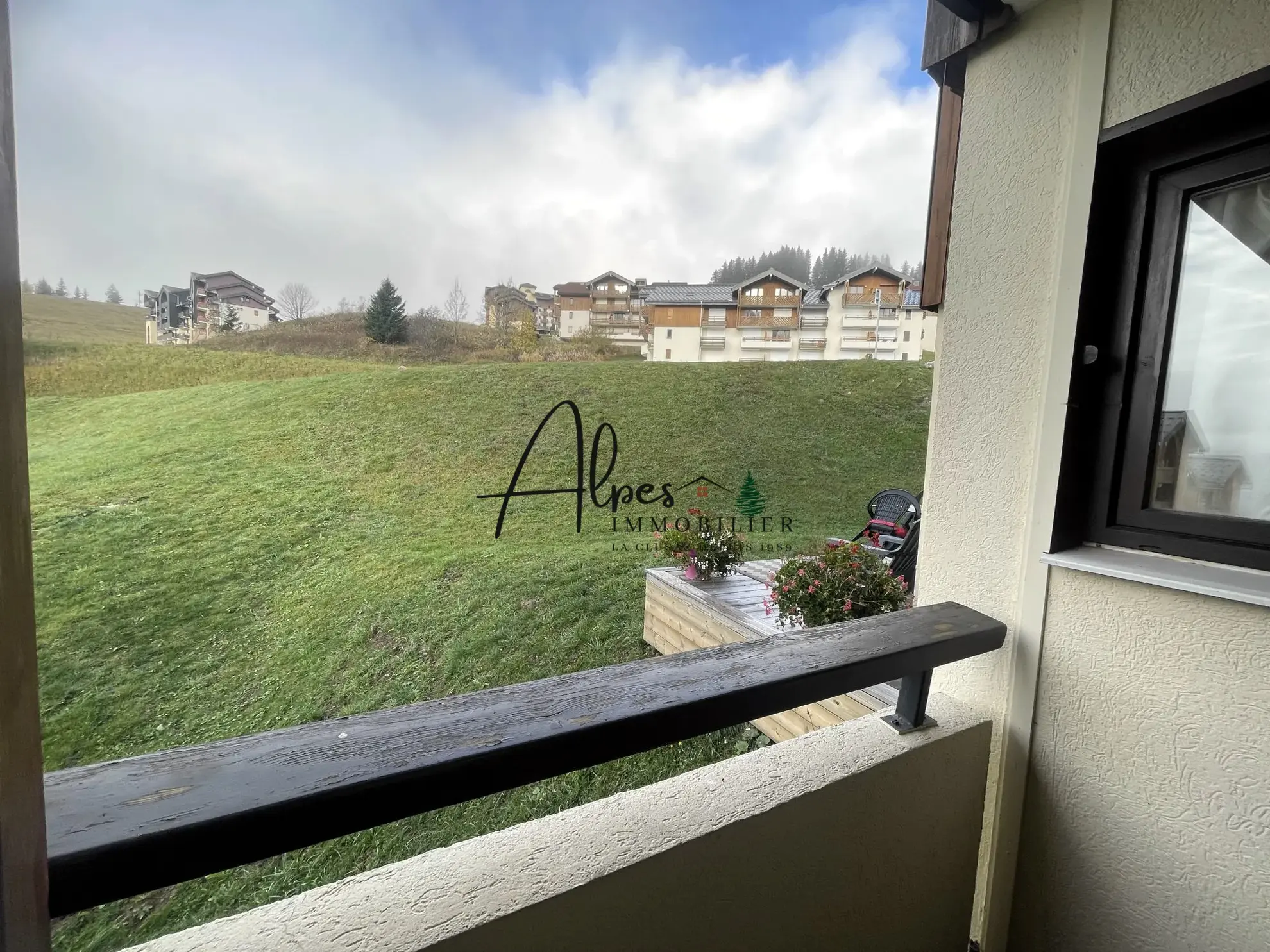 vue depuis le balcon Studio meublé à vendre à Manigod, vue montagne, proche pistes 