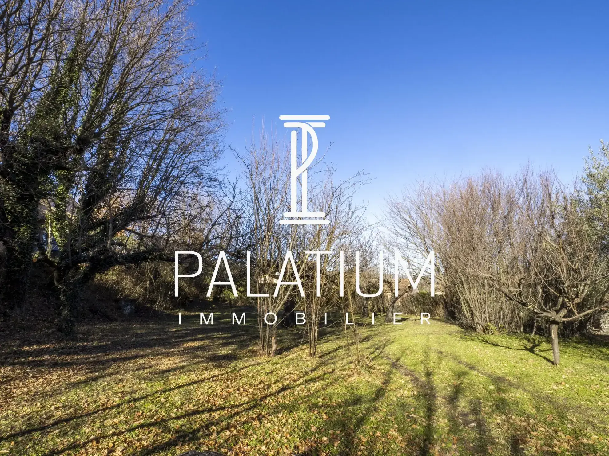 Terrain constructible de 950 m² à Pierrevert, secteur paisible 
