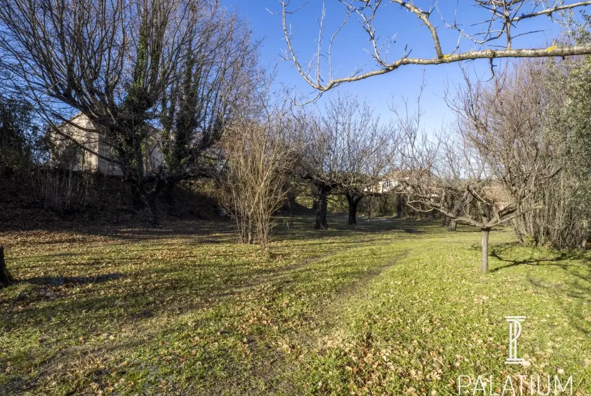 Terrain constructible de 950 m² à Pierrevert, secteur paisible 