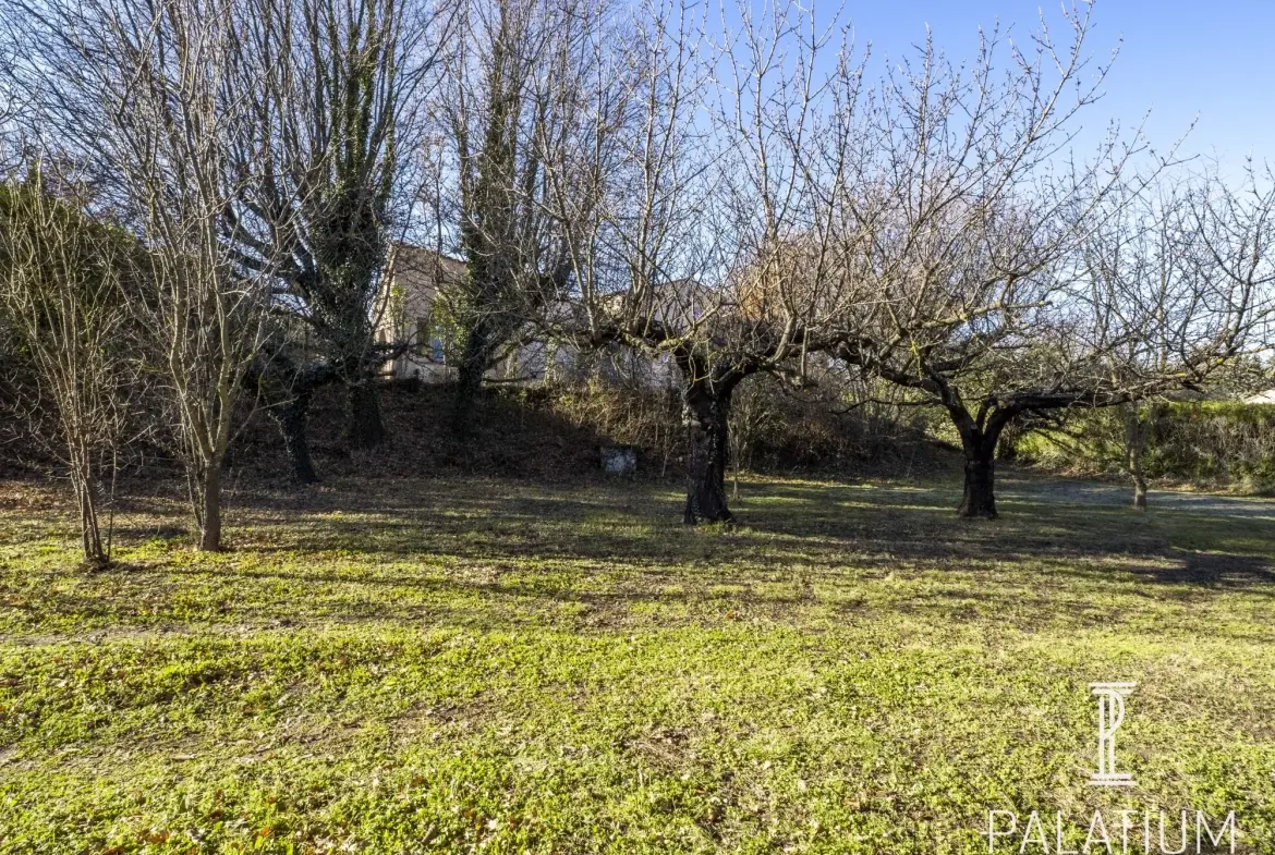 Terrain constructible de 950 m² à Pierrevert, secteur paisible 