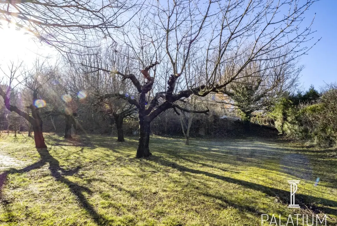 Terrain constructible de 950 m² à Pierrevert, secteur paisible 