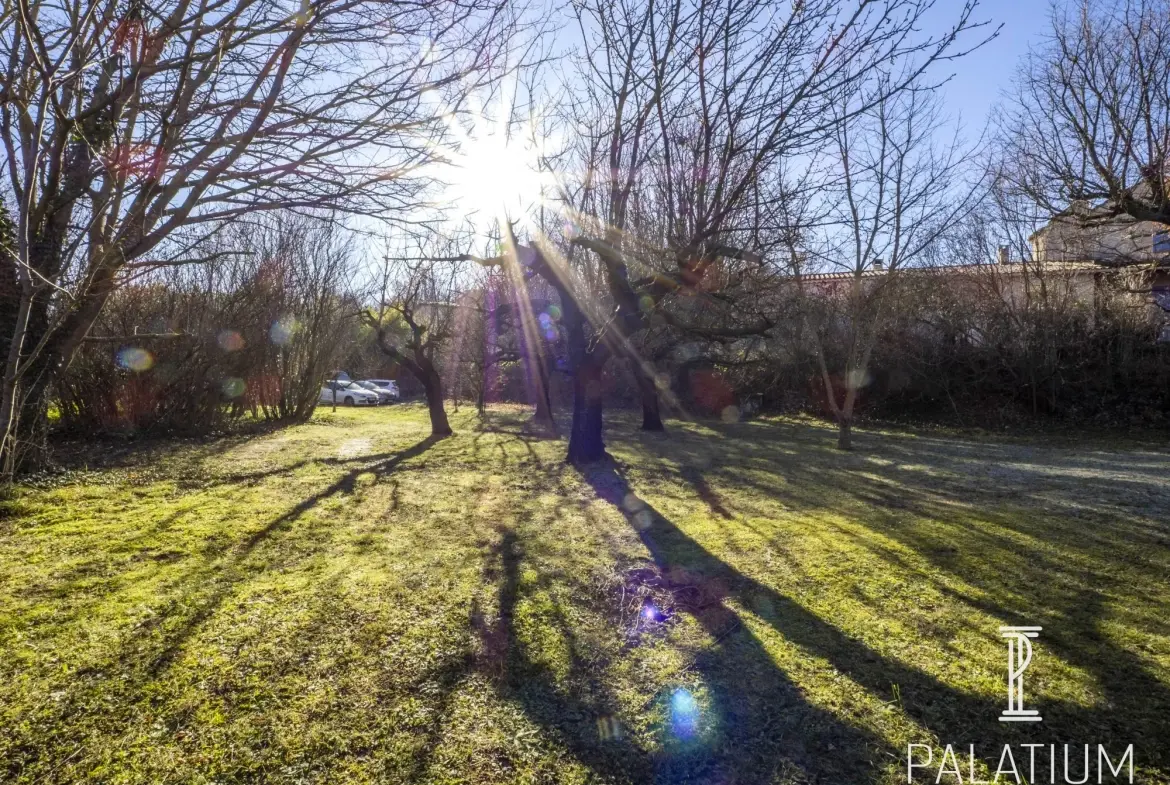 Terrain constructible de 950 m² à Pierrevert, secteur paisible 