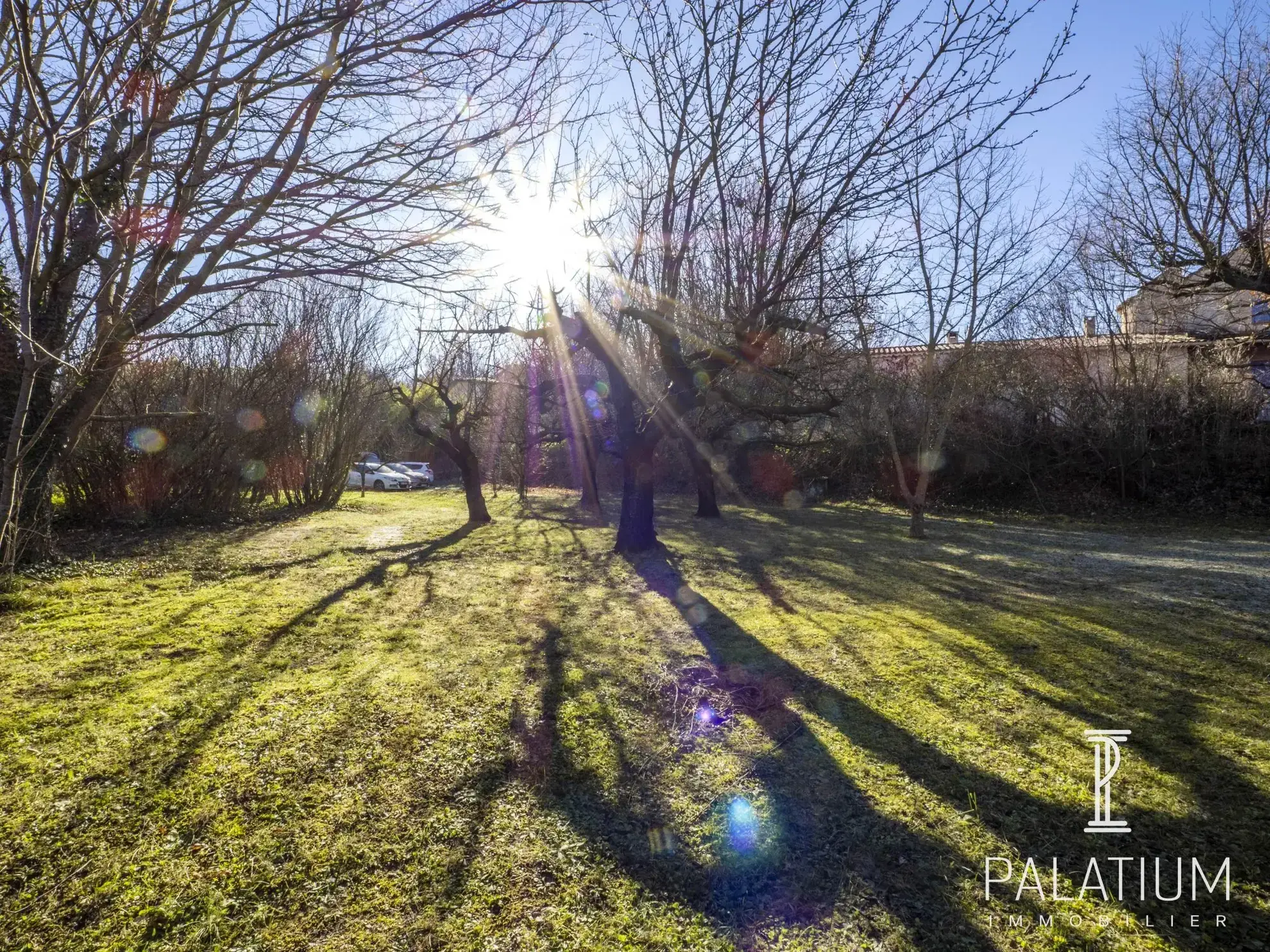 Terrain constructible de 950 m² à Pierrevert, secteur paisible 