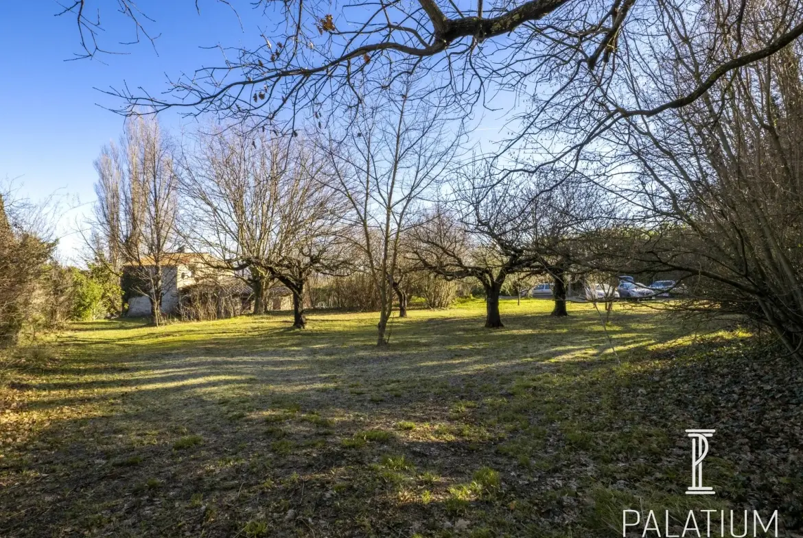 Terrain constructible de 950 m² à Pierrevert, secteur paisible 