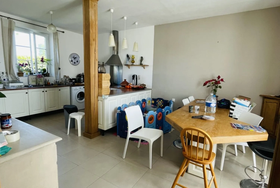 Belle maison ancienne rénovée de 144 m² avec terrasse et jardin à Villeneuve-en-Perseigne 