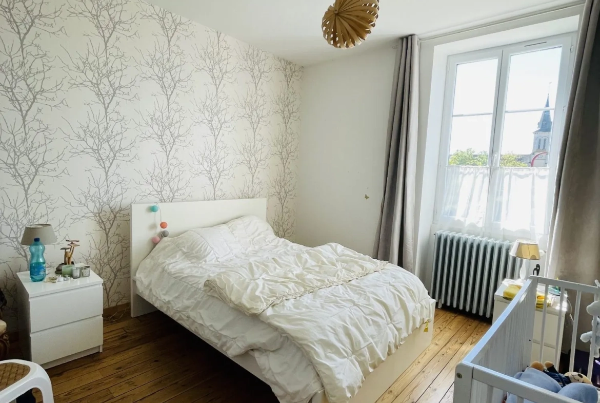 Belle maison ancienne rénovée de 144 m² avec terrasse et jardin à Villeneuve-en-Perseigne 