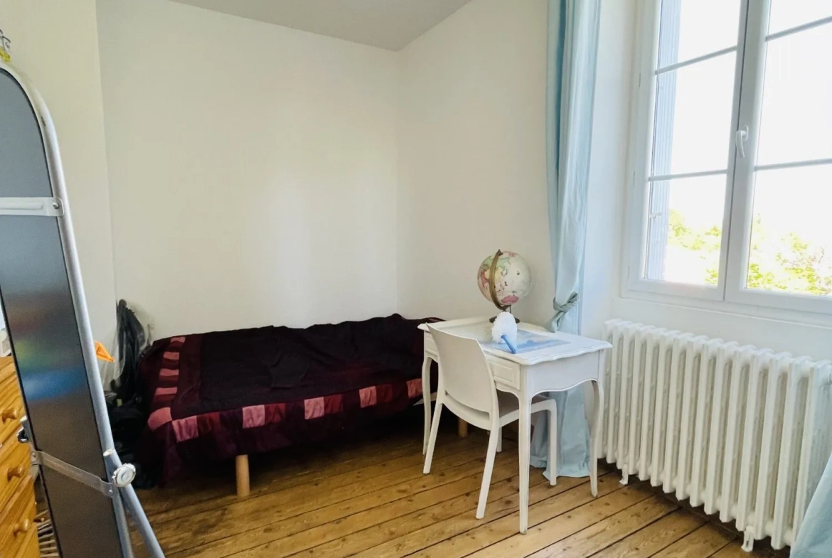 Belle maison ancienne rénovée de 144 m² avec terrasse et jardin à Villeneuve-en-Perseigne 