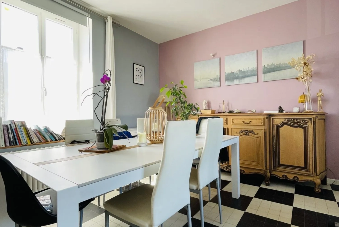 Belle maison ancienne rénovée de 144 m² avec terrasse et jardin à Villeneuve-en-Perseigne 