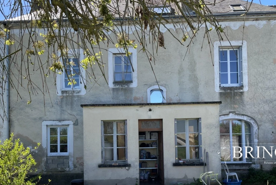 Belle maison ancienne rénovée de 144 m² avec terrasse et jardin à Villeneuve-en-Perseigne 