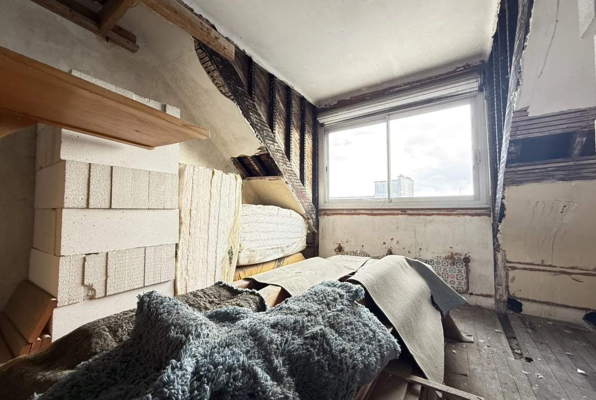 Appartement T3 à rénover au centre de Lorient avec cave et faibles charges 