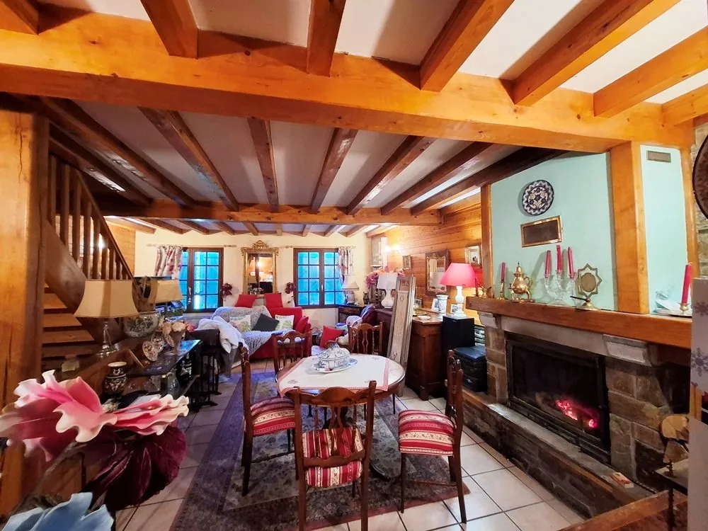 Maison à vendre à Saint-Béat-Lez - Charmante propriété avec jardin et vue montagne 