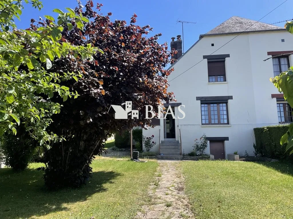 Maison à vendre au Trait avec jardin, garage et potentiel de rénovation 
