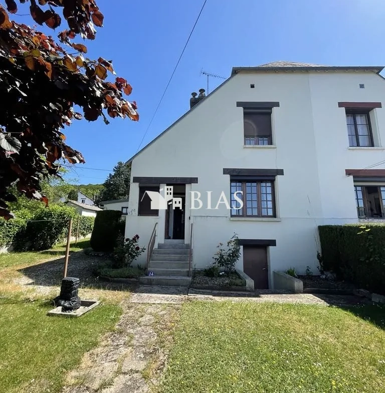Maison à vendre au Trait avec jardin, garage et potentiel de rénovation 