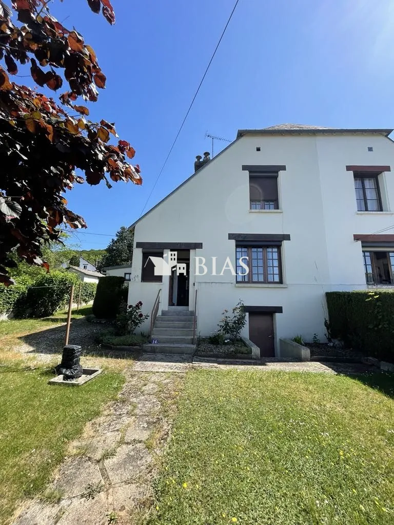 Maison à vendre au Trait avec jardin, garage et potentiel de rénovation 