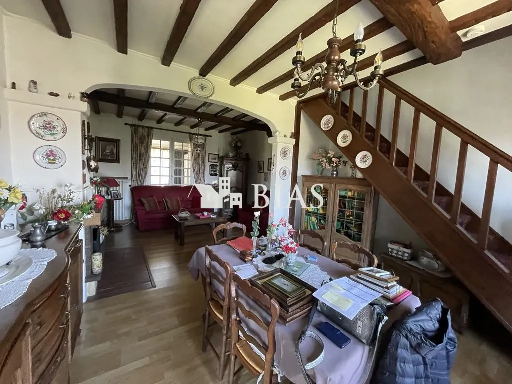 Maison à vendre au Trait avec jardin, garage et potentiel de rénovation 