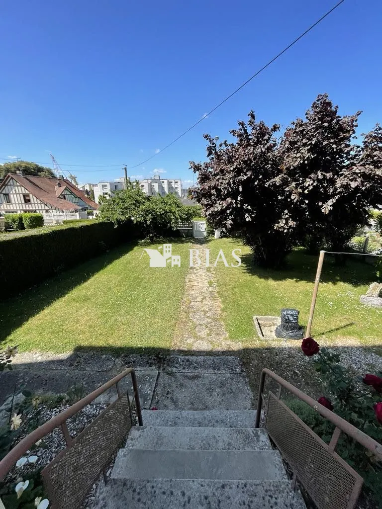 Maison à vendre au Trait avec jardin, garage et potentiel de rénovation 