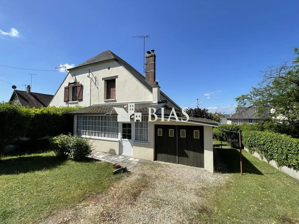 Maison à vendre au Trait avec jardin, garage et potentiel de rénovation 