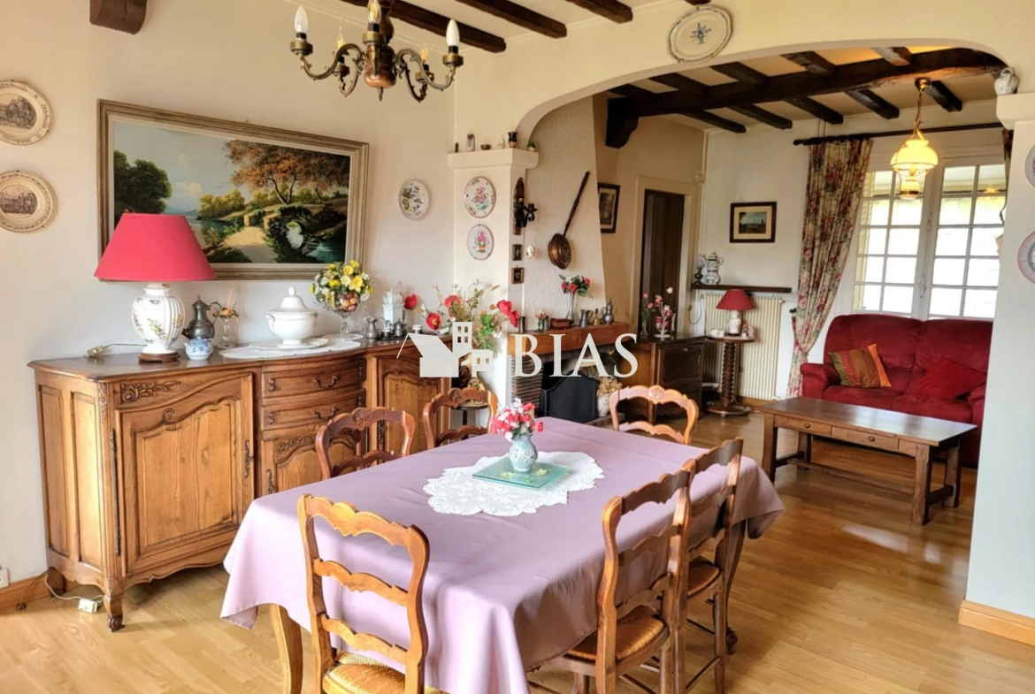 Maison à vendre au Trait avec jardin, garage et potentiel de rénovation 