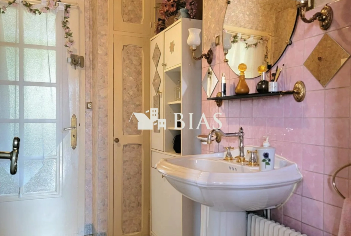 Maison à vendre au Trait avec jardin, garage et potentiel de rénovation 