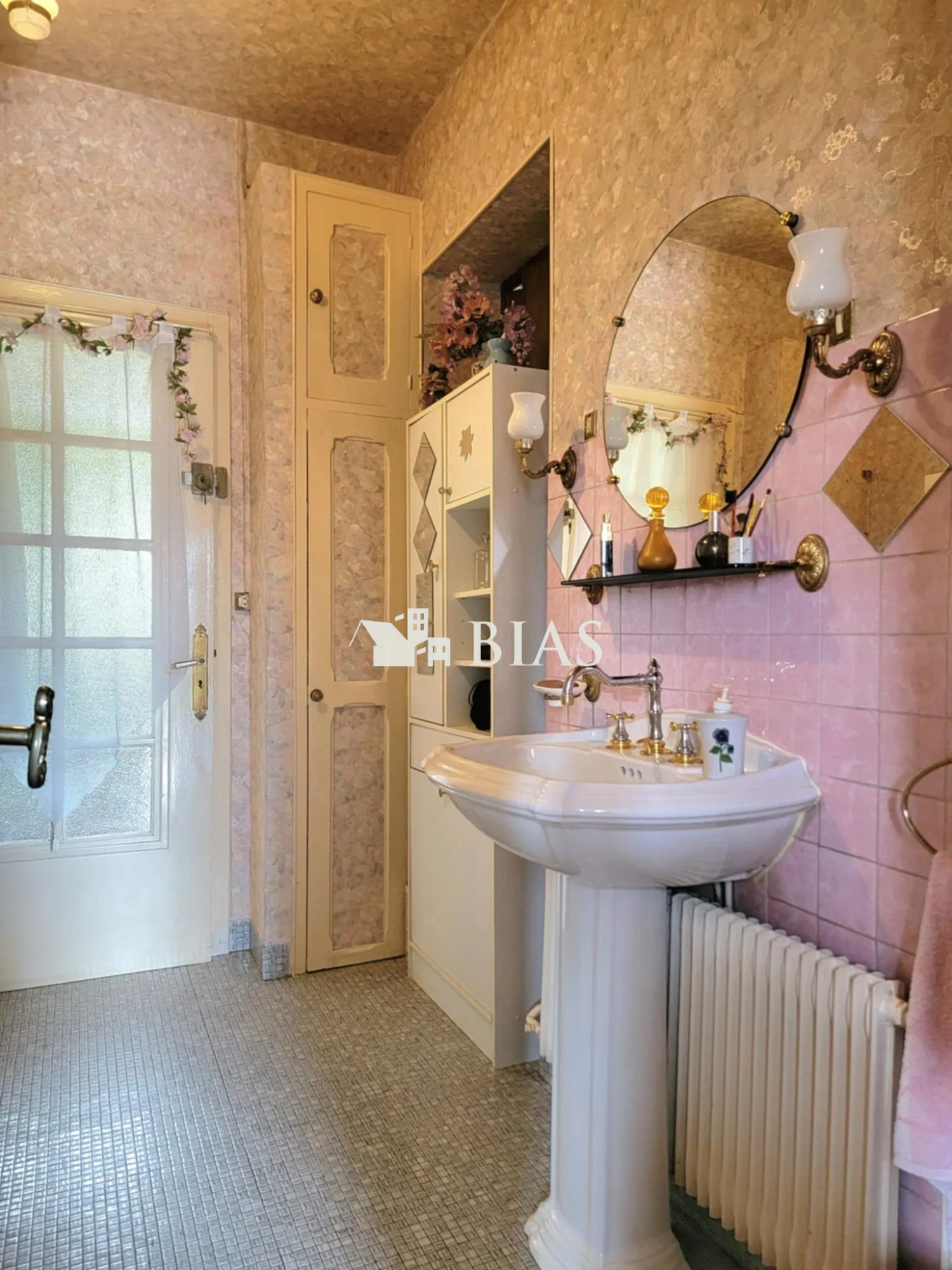 Maison à vendre au Trait avec jardin, garage et potentiel de rénovation 