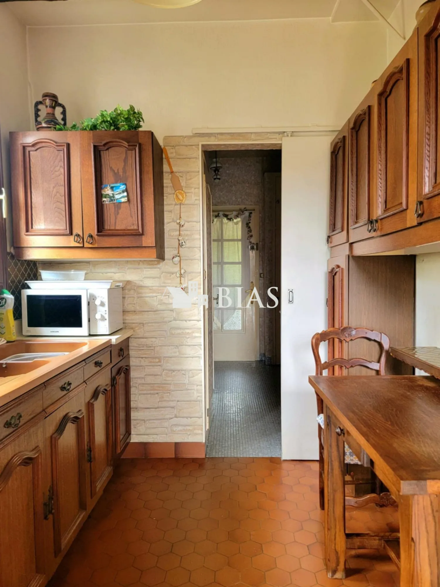 Maison à vendre au Trait avec jardin, garage et potentiel de rénovation 