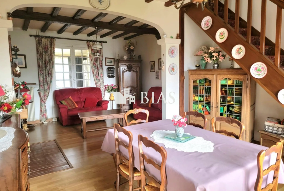 Maison à vendre au Trait avec jardin, garage et potentiel de rénovation 