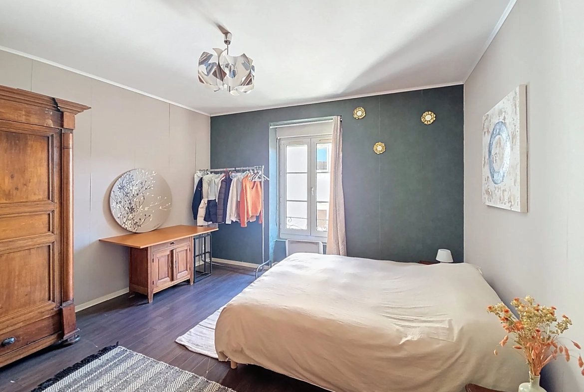 Appartement Traversant 4 Pièces à Chalon-sur-Saône - Spacieux et Lumineux 