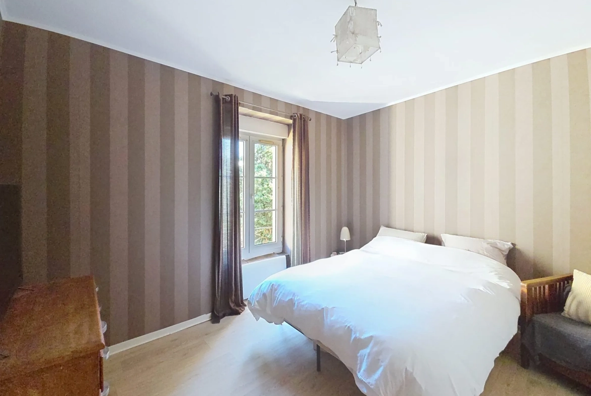 Appartement Traversant 4 Pièces à Chalon-sur-Saône - Spacieux et Lumineux 