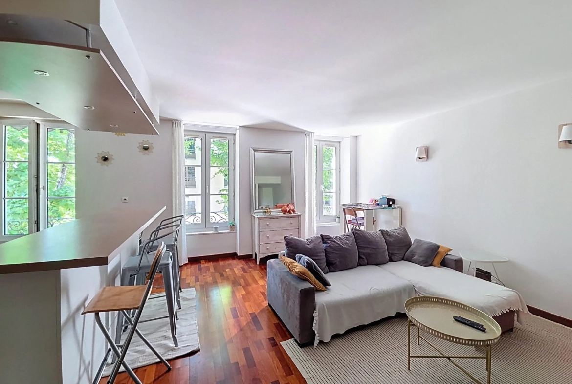 Appartement Traversant 4 Pièces à Chalon-sur-Saône - Spacieux et Lumineux 
