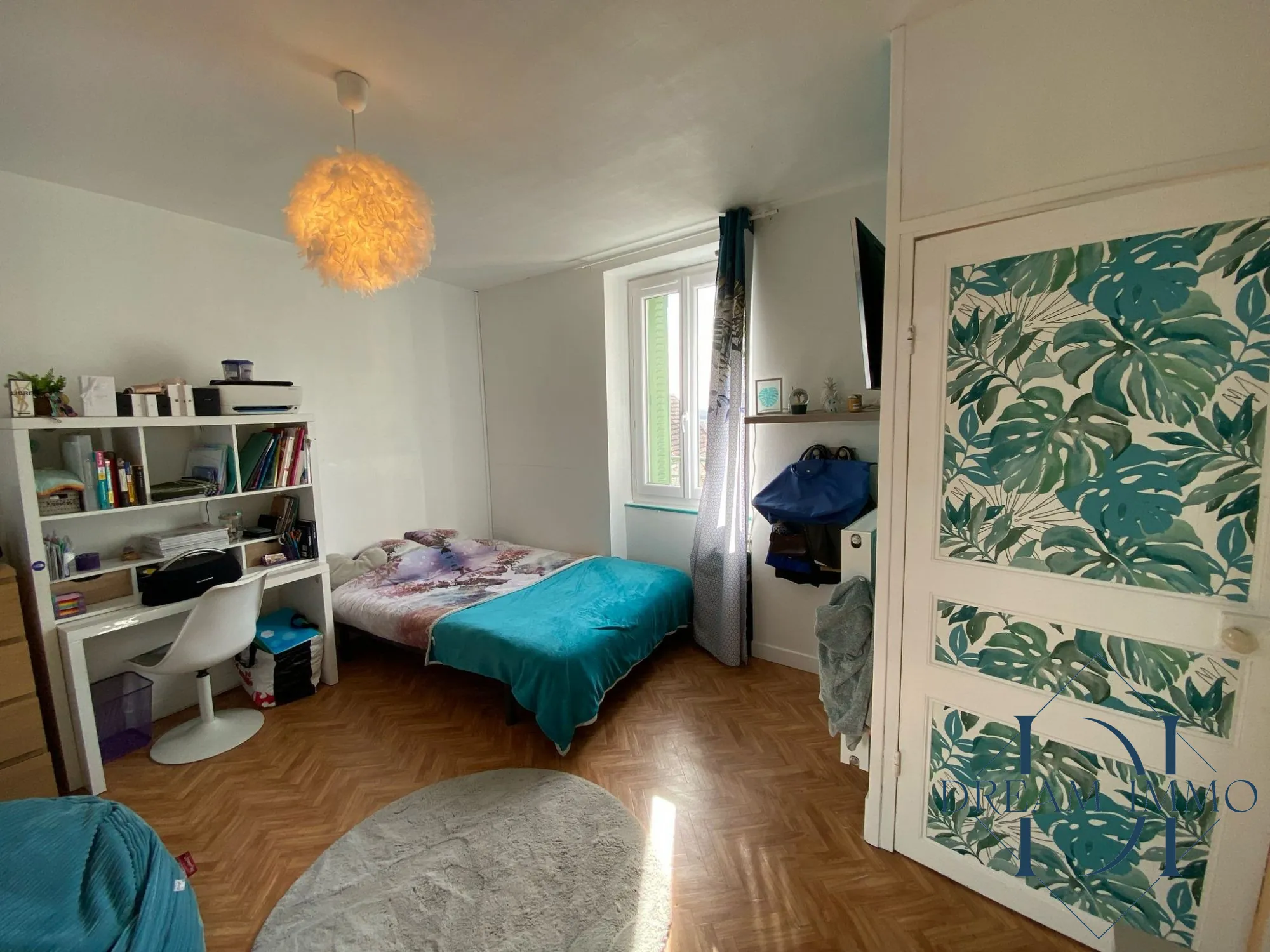 Maison de charme à Guernes avec cour sud proche gare et écoles 